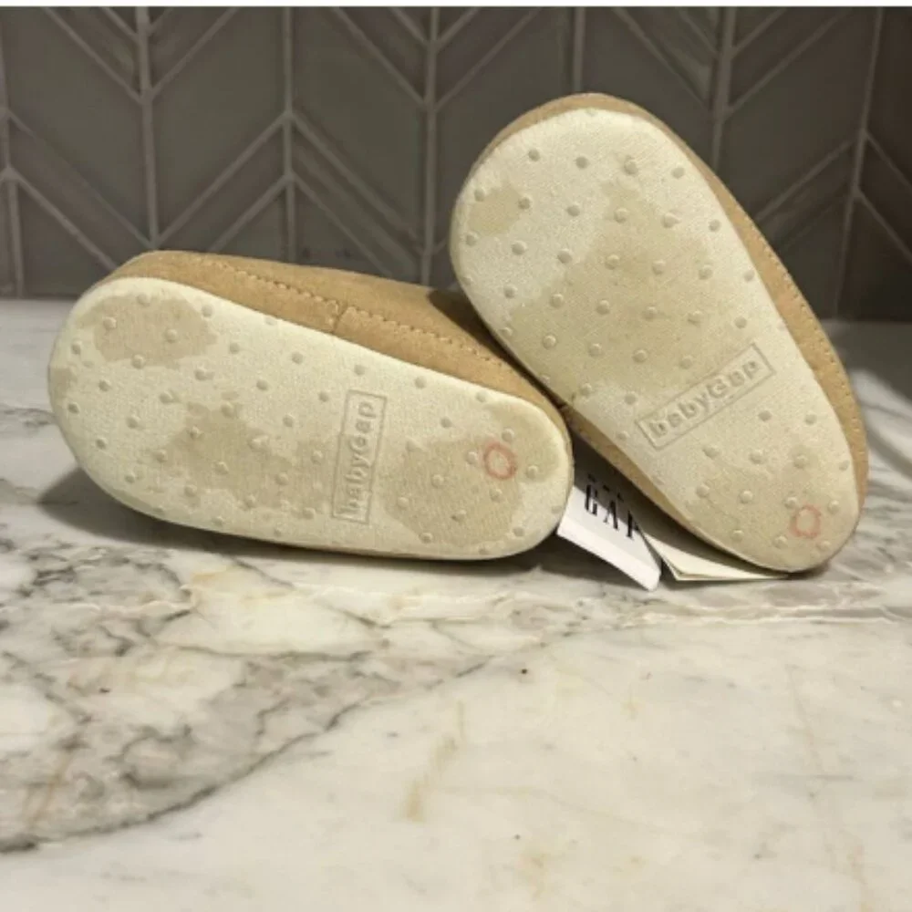 ADD ON FOR $14‎ Baby Gap faux-shearling booties 12-18M/4c H&M Jamie Kay Zara